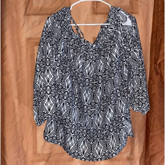 Pleione Off Shoulders Shirt - Picture 2 of 3